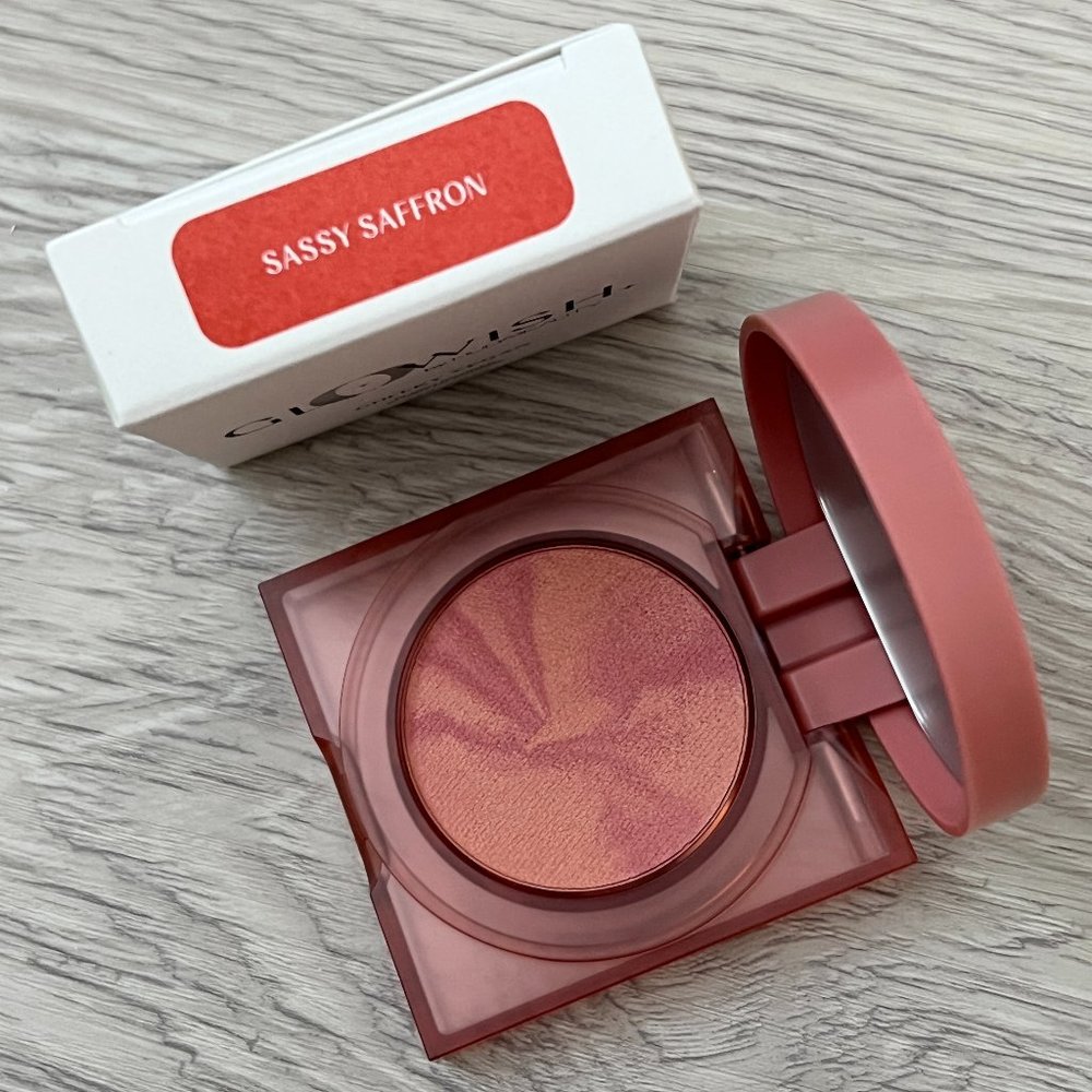 Huda Beauty GloWish Cheeky Vegan Soft Glow Powder Blush (Sassy Saffron)